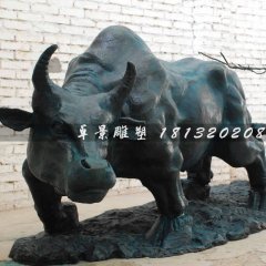 銅雕耕牛，耕地銅牛雕塑