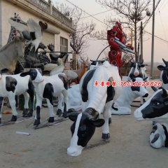 玻璃鋼奶牛雕塑，玻璃鋼奶牛圖片