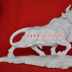 拓荒牛石雕，漢白玉石牛動(dòng)物雕塑