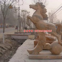 石雕奔馬，晚霞紅石雕馬