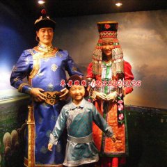 玻璃鋼少數(shù)民族人物雕塑，一家三口雕塑