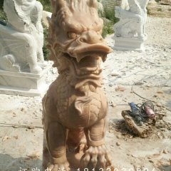 踩球麒麟雕塑，晚霞紅麒麟石雕