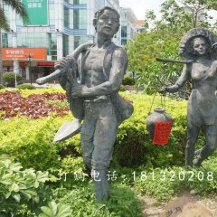 夫妻挑水銅雕，公園人物銅雕