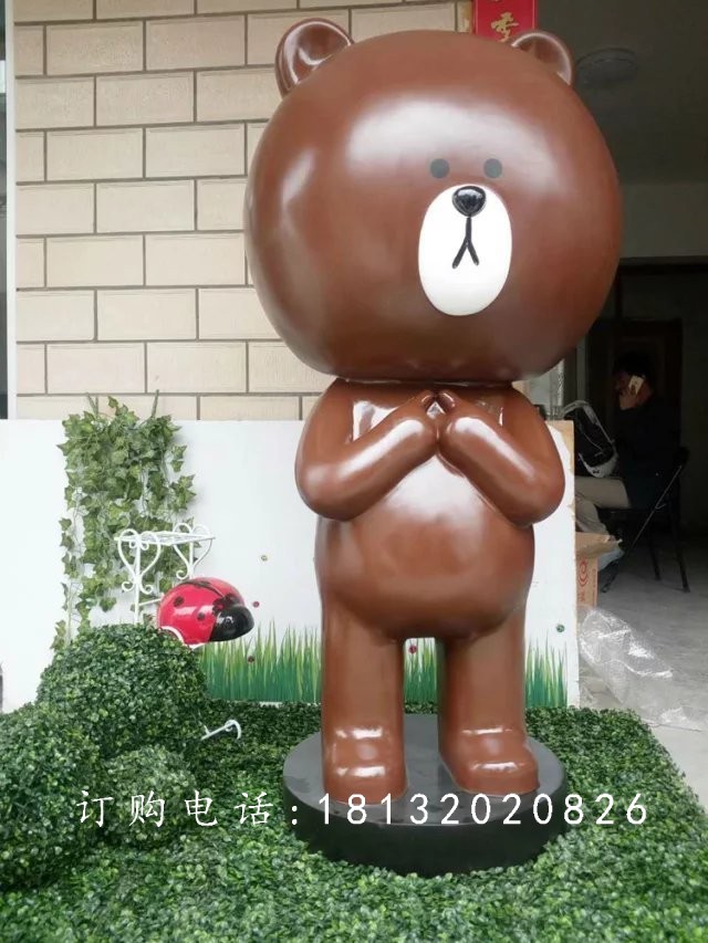 玻璃鋼布朗熊雕塑，卡通玻璃鋼小熊雕塑 