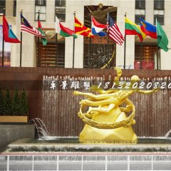 普羅米修斯銅雕，廣場人物銅雕