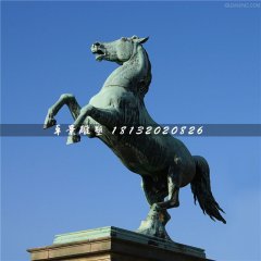 青銅馬雕塑，廣場(chǎng)立馬銅雕