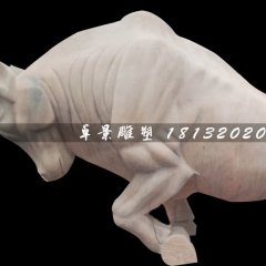 晚霞紅開荒牛雕塑，廣場(chǎng)石雕牛