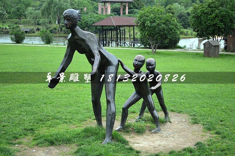 老鷹捉小雞銅雕，公園抽象人物雕塑