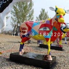 小牛雕塑，玻璃鋼彩繪動(dòng)物