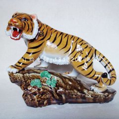 玻璃鋼老虎上山雕塑，動物雕塑