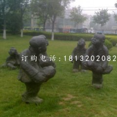 小孩斗雞銅雕，公園小品銅雕