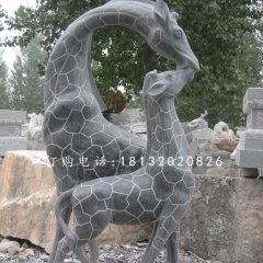 青石動物雕塑，親嘴鹿石雕