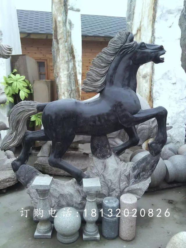 石雕馬，公園奔馬動物石雕.jpg