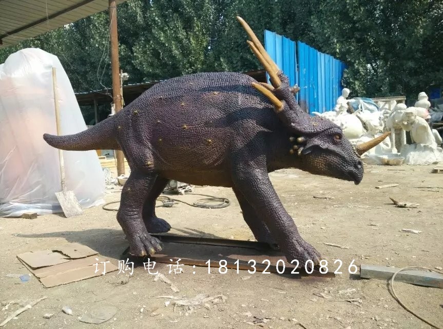 玻璃鋼仿真恐龍，公園動(dòng)物雕塑.jpg