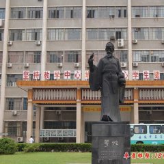 醫(yī)學院古代名醫(yī)華佗銅雕