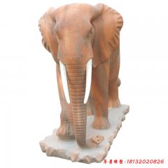 巨型動(dòng)物石雕
