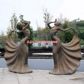 公園銅雕美女