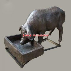 銅雕塑豬