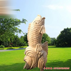 魚(yú)雕塑?chē)娙? width=